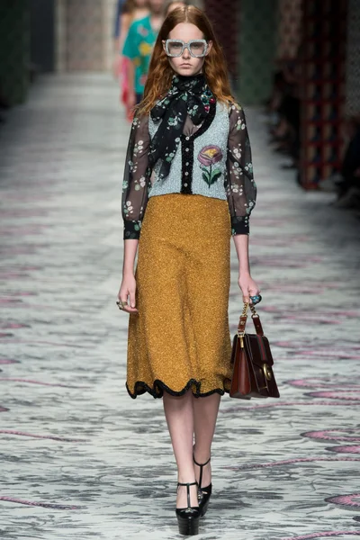 Look 17